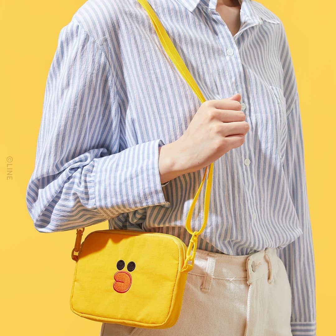 LINE FRIENDSさんのインスタグラム写真 - (LINE FRIENDSInstagram)「BROWN & FRIENDS Nylon Series ⠀ Water-resistant, lightweight carries with inner compartment. ⠀ The only bag you'll ever need for the summer. 😎 ⠀ Check it out @ LINE FRIENDS COLLECTION Shop now👉 Check out the product tags! ⠀ #Summeritem #Silicone #Cardcase  #Nylon #Pouch #BROWN #SALLY #LINEFRIENDS」6月26日 10時31分 - linefriends