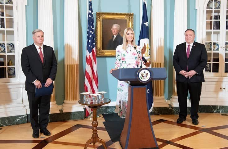 イヴァンカ・トランプさんのインスタグラム写真 - (イヴァンカ・トランプInstagram)「Honored to join @secpompeo for the release of the Annual Trafficking in Persons Report.  Each TIP Hero recognized today is a testament to the fact that one person has the power to bring hope to survivors around the world and ensure traffickers are held accountable.」6月26日 10時32分 - ivankatrump