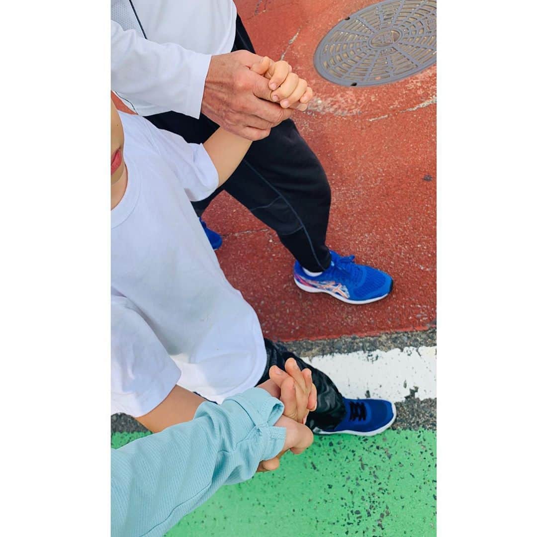 津野瀬果絵さんのインスタグラム写真 - (津野瀬果絵Instagram)「. 私の父と、私と、息子。3世代でお散歩できる幸せ。最近、父の腰痛が心配。昔はトライアスロンする程元気だったのに。 . . #お散歩#父の日#とにかく元気でいて下さい」6月26日 10時50分 - kaetsunose