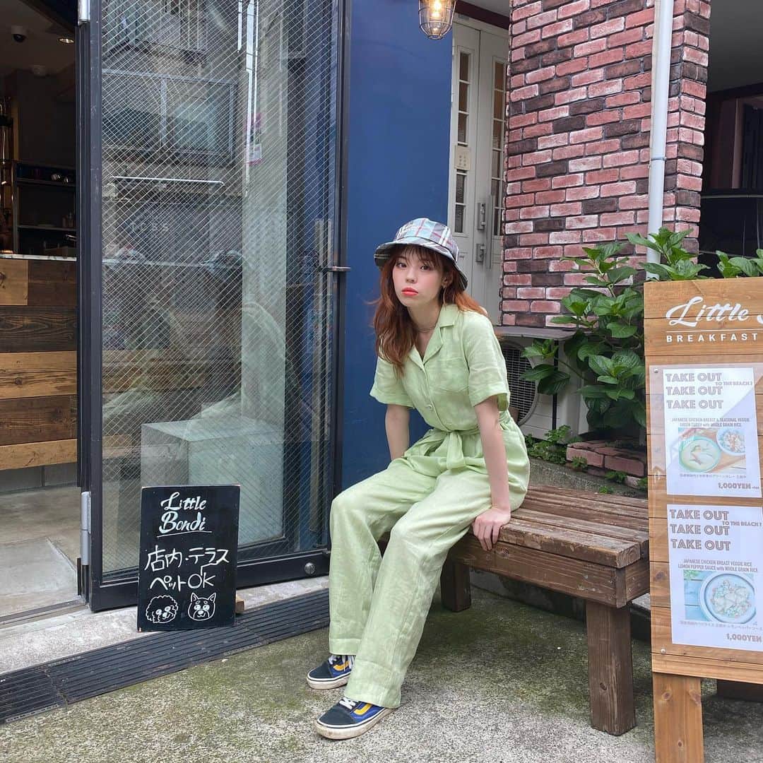 瀬戸あゆみさんのインスタグラム写真 - (瀬戸あゆみInstagram)「Girl Garage Salopette🍏 会議前にランチをテイクアウトしに。 この日はカオマンガイ食べた🥡  #ayumi_outfit #dearsisterhood #stussy」6月26日 10時58分 - setoayumi