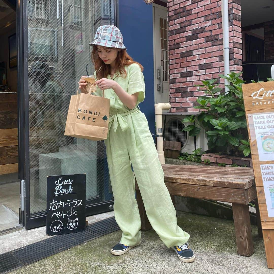 瀬戸あゆみさんのインスタグラム写真 - (瀬戸あゆみInstagram)「Girl Garage Salopette🍏 会議前にランチをテイクアウトしに。 この日はカオマンガイ食べた🥡  #ayumi_outfit #dearsisterhood #stussy」6月26日 10時58分 - setoayumi