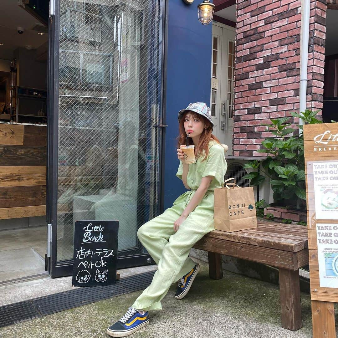 瀬戸あゆみさんのインスタグラム写真 - (瀬戸あゆみInstagram)「Girl Garage Salopette🍏 会議前にランチをテイクアウトしに。 この日はカオマンガイ食べた🥡  #ayumi_outfit #dearsisterhood #stussy」6月26日 10時58分 - setoayumi