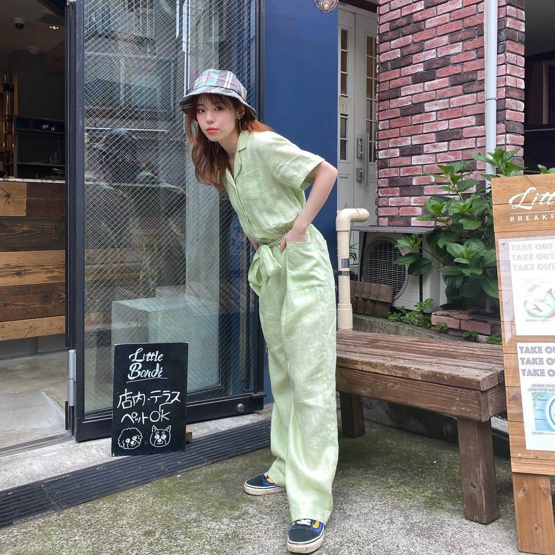 瀬戸あゆみさんのインスタグラム写真 - (瀬戸あゆみInstagram)「Girl Garage Salopette🍏 会議前にランチをテイクアウトしに。 この日はカオマンガイ食べた🥡  #ayumi_outfit #dearsisterhood #stussy」6月26日 10時58分 - setoayumi