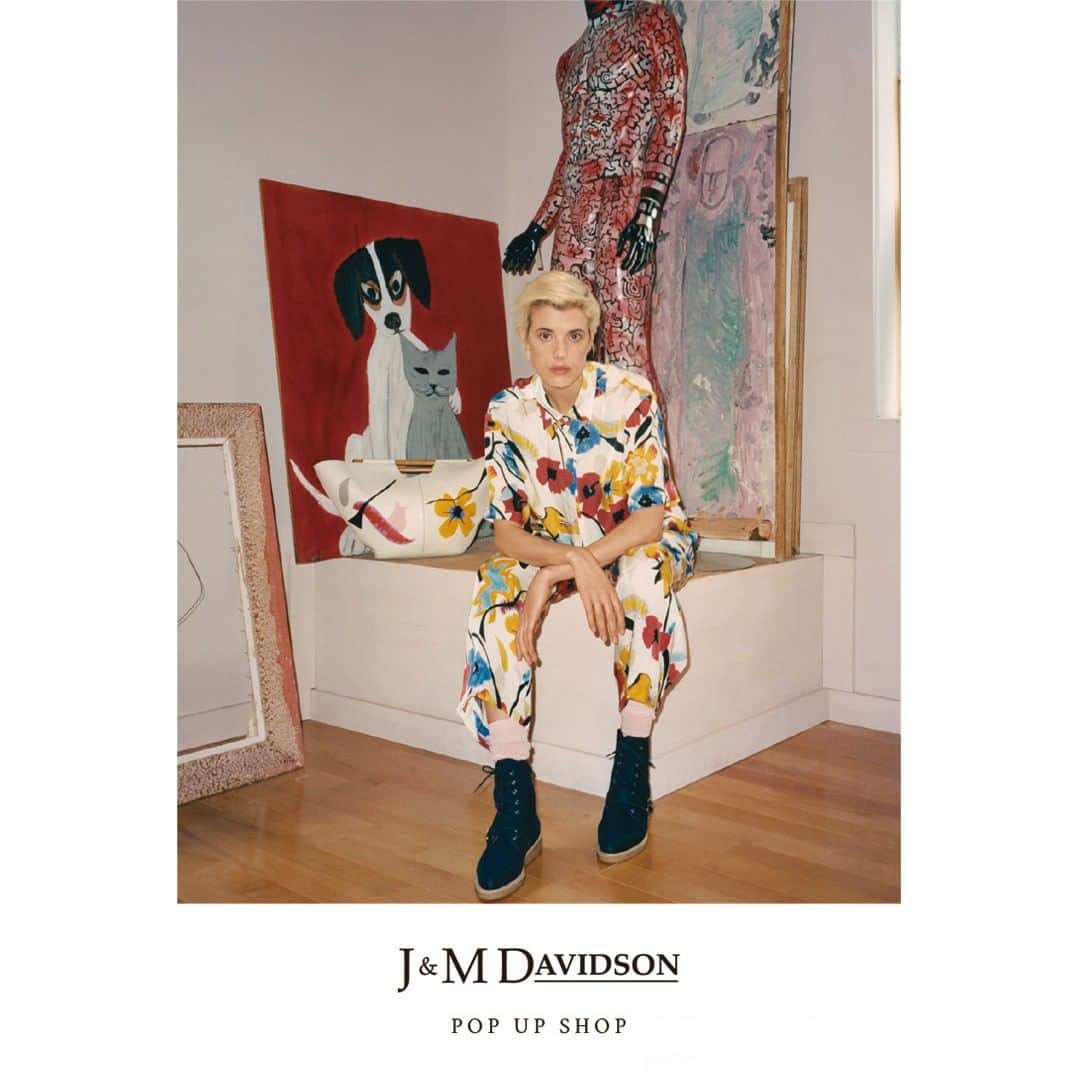 のインスタグラム：「J&M DAVIDSON  POP UP SHOP  6.26 FRI - 7.5 SUN⁠ 博多店では J&M DAVIDSON のPOP UP SHOPを開催いたします。 新クリエイティブ･ディレクターにケイティ・ヒリヤーが就任した J&M DAVIDSON。 英国伝統のクラフツマンシップとフランス特有のエスプリとの融合した永遠のベーシックアイテムが揃います。⁠ ⁠ #enchainement #アンシェヌマン#アンシェヌマンユニポワンドミニョン #enchainementunipointdemignon #2020ss #amuplazahakata #dunadix #アナディス #fashion #bag #jmd @jandmdavidson @enchainement_official⁠」