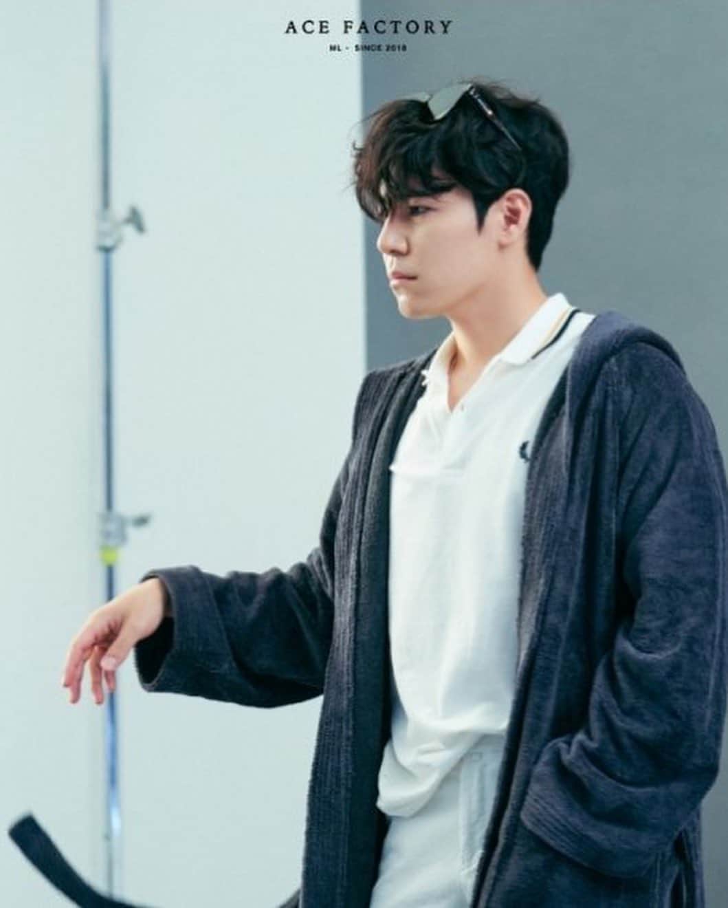 イ・ギュヒョンさんのインスタグラム写真 - (イ・ギュヒョンInstagram)「#vogue #화보 #acefactory #촬영」6月26日 11時01分 - 290_83