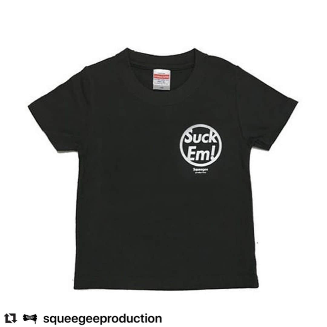 masasucksのインスタグラム：「オレのロゴをデザインしてくれた #squeegeeproduction からKIDS Tがリリースされるとのこと🤘🏻🤘🏻🤘🏻 Of the kids!  By the kids!  For the kids!  #suckem #SuckEmAll #masasucks #そろそろ自分着るアイテムも作ろかな #メッシュキャップ以来やし #プロフィールに通販のとこのリンク貼っときました #あーすぅー  #Repost @squeegeeproduction with @make_repost ・・・ 2020.06.26 FRI Suck Em TEE for KIDS Col.SMOKE BLACK Size.100, 110 #squeegeeproduction #silkscreen  #シルクスリーン #Tシャツ #キッズTシャツ」