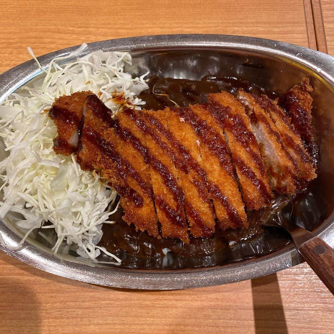 こまけいこのインスタグラム：「息子のリクエストで初ゴーゴーカレー。  多分もう食べることはない。  若者の食べ物。」