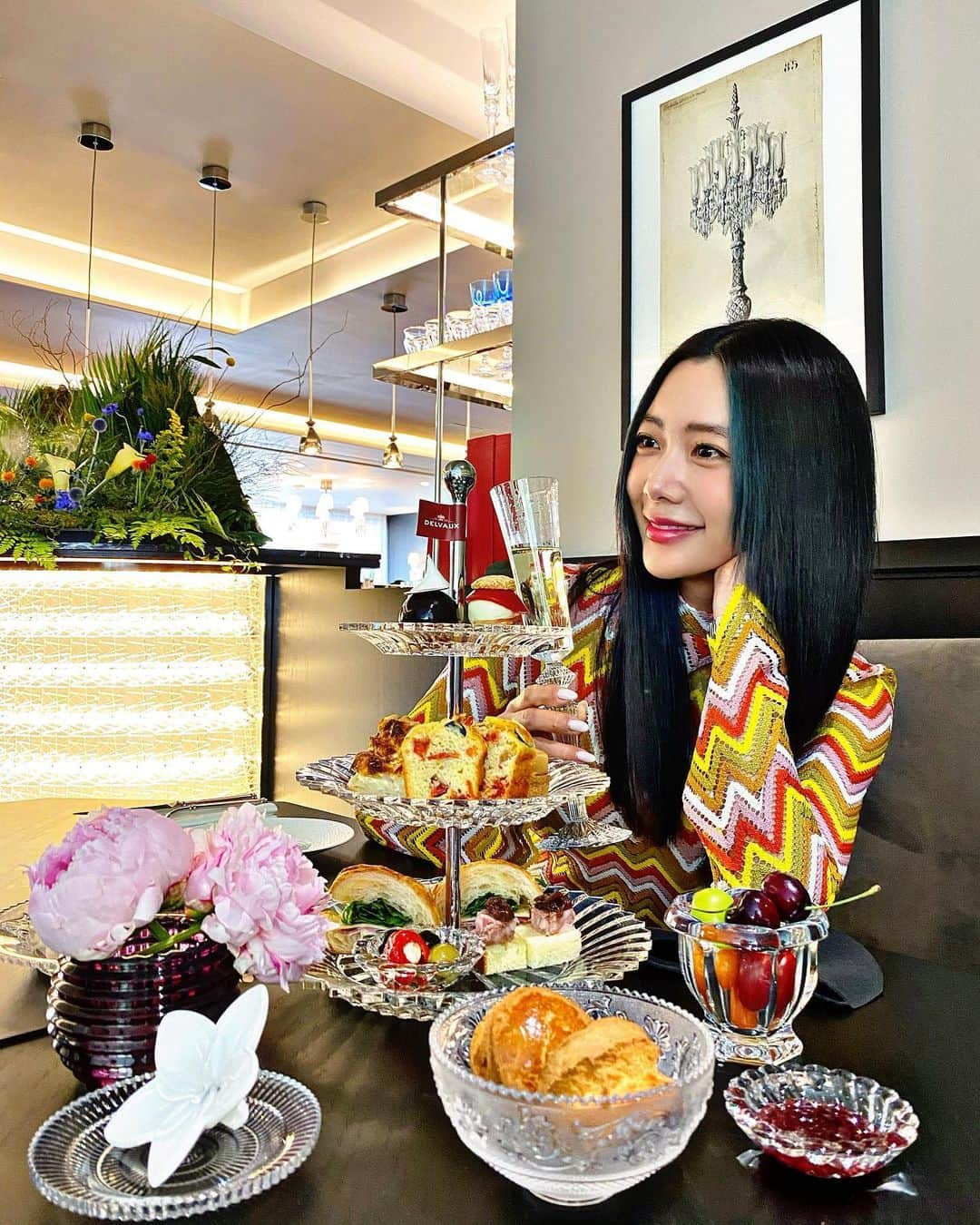 クララさんのインスタグラム写真 - (クララInstagram)「having #afternoontea @baccarat #cafe  엄~청 큰 커피잔 #☕️ Cup is so big!」6月26日 11時11分 - actressclara