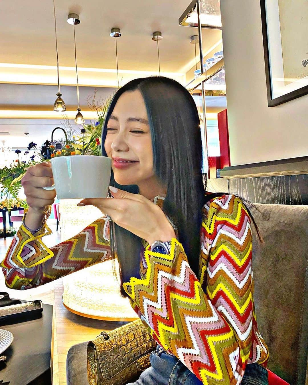 クララさんのインスタグラム写真 - (クララInstagram)「having #afternoontea @baccarat #cafe  엄~청 큰 커피잔 #☕️ Cup is so big!」6月26日 11時11分 - actressclara