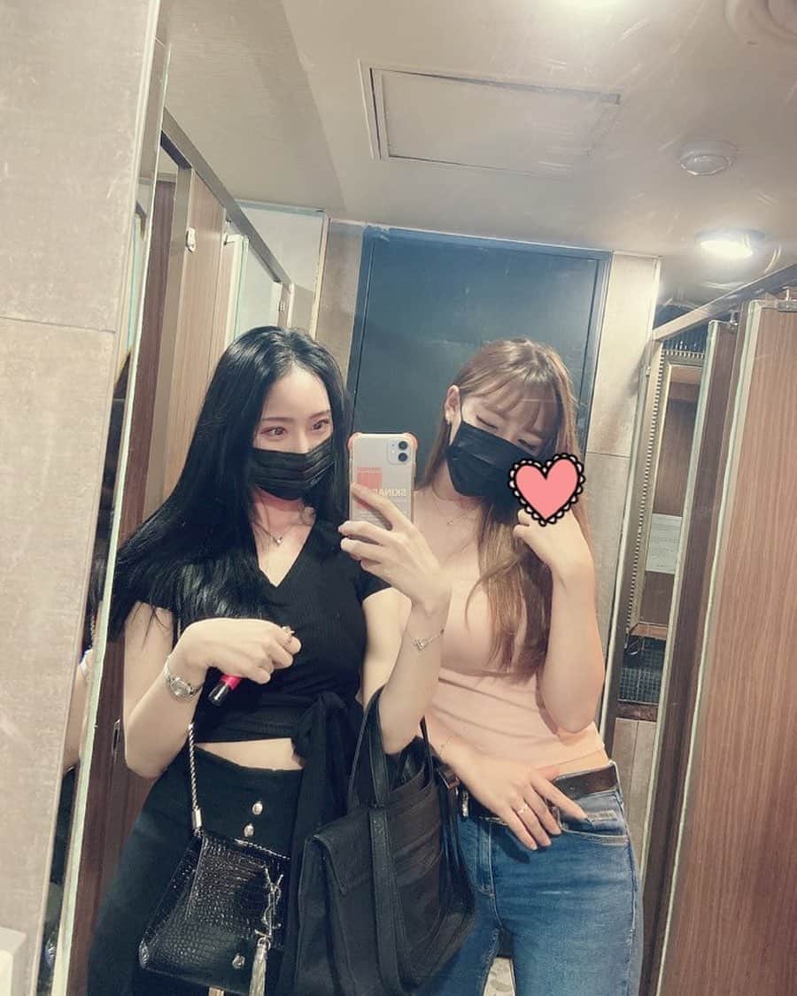 hyeriのインスタグラム：「내 가방셔틀❤️이뿌나한강가자~~ #부천#오랜만#9년째#라뷰#다음엔한강#코로나#조심#마스크힘들다😷 @____u_rii」