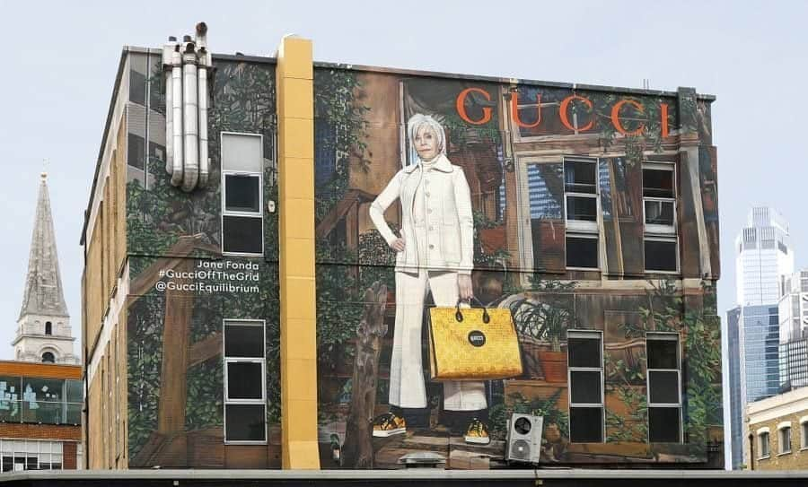 Apparel-web.comさんのインスタグラム写真 - (Apparel-web.comInstagram)「「グッチ（GUCCI）」は、「グッチ」が目指す循環生産のビジョンに基づくイニシアチブ「グッチ サーキュラー ラインズ（Gucci Circular Lines）」からの初のコレクション「グッチ オフ ザ グリッド（Gucci Off The Grid）」を6月30日に発売する。 「グッチ オフ ザ グリッド」とは、メインストリームから離れ、自然環境と調和し、縛られることなく自立して生きることを意味している。この考えのもと、環境に及ぼす影響に配慮してデザインした同コレクションは、再生ナイロン糸 ECONYL®をはじめとする、持続可能性の高い原料や素材を使用した...続きは　@apparelweb プロフィールリンクApalog「メゾンニュース」で。 #gucci #guccicircularlines #guccioffthegrid #sastinable #carbonfootprint #style #bag #グッチ ＃サステナブル#バッグ @gucci」6月26日 11時15分 - apparelweb