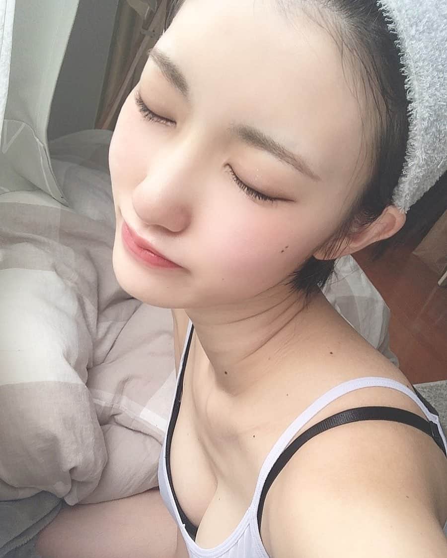 東条蒼のインスタグラム：「＊ ・ ・ おはょぴー。 ・ 光合成してるていいたいとこだけど、 今日はあいにくの曇りや。笑笑 ・ ・ ・ ヘアバンドを購入して、生活がすこししやすくなった、今日この頃です。 ・ ・ 華金！華金！！ ・ ラストスパートがんばろー！ ・ ・ ・ ・  #東条蒼 #クルーズグループ #セクシー女優 #av女優 #メガネ女子 #黒髪 #ショートヘア #あおたん　#teamメレンゲ #followｍe #following #japan #girl #photooftheday #tagsforlikes #instalike  #台湾 #香港 #粉我 #拍照 #照片 #人像攝影」