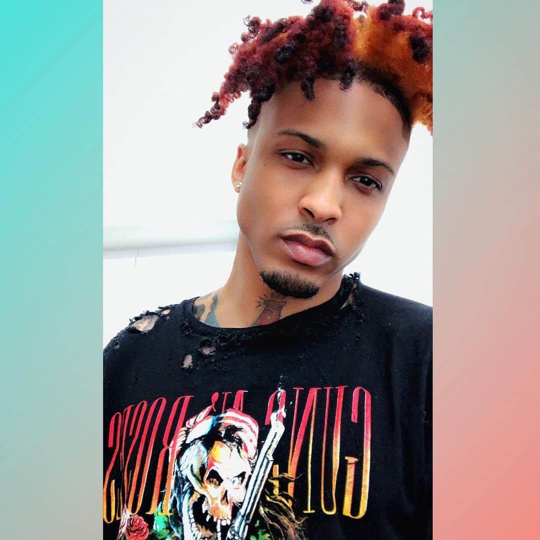 August Alsinaのインスタグラム：「🎶1hr & 36mins Til The Tape Drops🎶 #TP3 .stateofEMERGEncy」