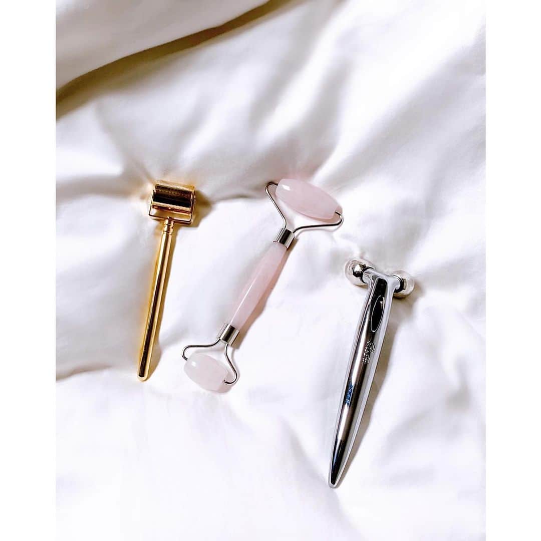 佐川理佳のインスタグラム：「face roller❤︎ @environ_jp @goop  @refa_mtg」