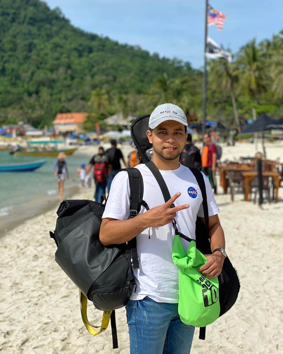PSYのインスタグラム：「Lets release tension #WeLoveNature ❤️ . . . . . . #Pulauperhentian #Perhentiankecil #longbeachisland #Longbeach」