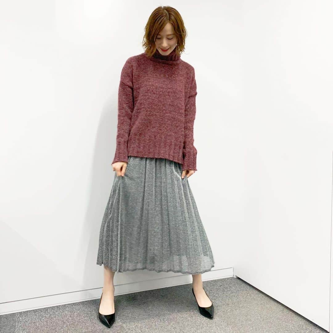 宮島咲良さんのインスタグラム写真 - (宮島咲良Instagram)「ㅤㅤㅤㅤㅤㅤㅤㅤㅤㅤㅤㅤㅤ 『BSイレブン競馬中継 SUNDAY』 (2019.12.8分)のお衣装です☻ ㅤㅤㅤㅤㅤㅤㅤㅤㅤㅤㅤㅤㅤ ニット♥︎Shelly island #shelly island スカート♥︎Marie Hill #marie hill ㅤㅤㅤㅤㅤㅤㅤㅤㅤㅤㅤㅤㅤ ニットもスカートも楽チンなのにかわいくて最高でした❤️ ㅤㅤㅤㅤㅤㅤㅤㅤㅤㅤㅤㅤㅤ #衣装戦隊ミヤジマン #衣装 #fashion #ファッション #ootd #ootdfashion #コーディネート #赤コーデ #codinate #bs11 #bsイレブン競馬中継 #競馬 #競馬女子 #umajo #ウマジョ #宮島咲良 #ミヤジマン #ぼっち戦隊ミヤジマン」6月26日 11時44分 - sakura_miyajiman