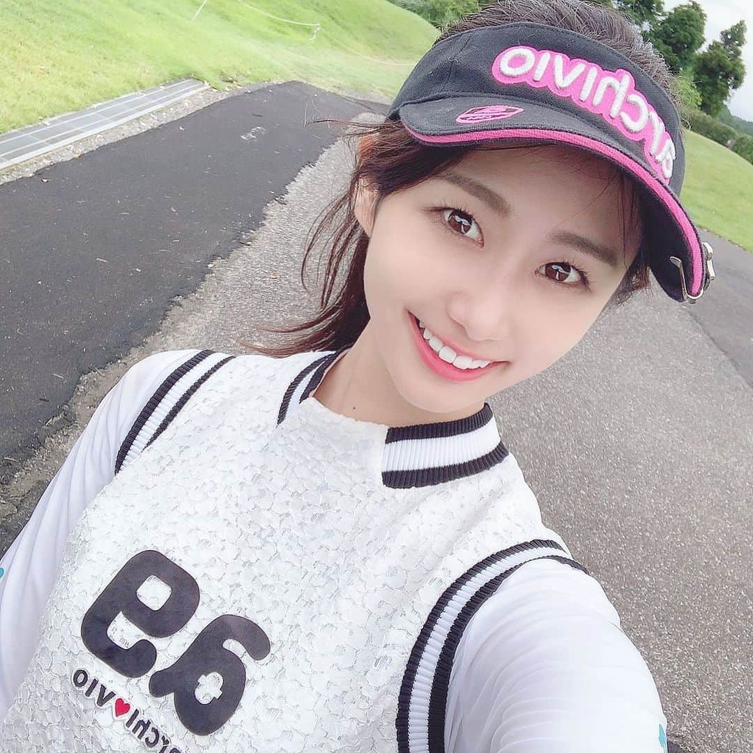 筒井萌子のインスタグラム：「* per3 バーディー◡̈♥︎この日は97でした🦖⛳️ おまけのミスバンカーショットをどうぞꪔ̤̮ ↑最後まで見てね♪ ・ #筒井萌子 #女優 #actress #モデル #model #岡山  #shooting #instagood #instalike #converse #撮影 #followme #instalike #ゴルフ #ゴルフ女子 #ゴルフコーデ #골프 #좋아요반사 #좋아요그램 #좋아요환영 #데일리그램 #패션 #오오티디 #카페 #コンバース #converse #コンバースゴルフ #アルチビオ #archivio」