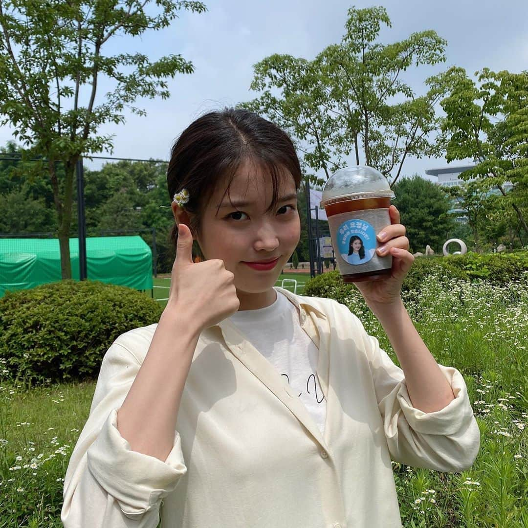 IUさんのインスタグラム写真 - (IUInstagram)「고마워요 삼다수!!!! ♥︎🥴♥︎ @samdasoostory 💦 #드림」6月26日 11時56分 - dlwlrma