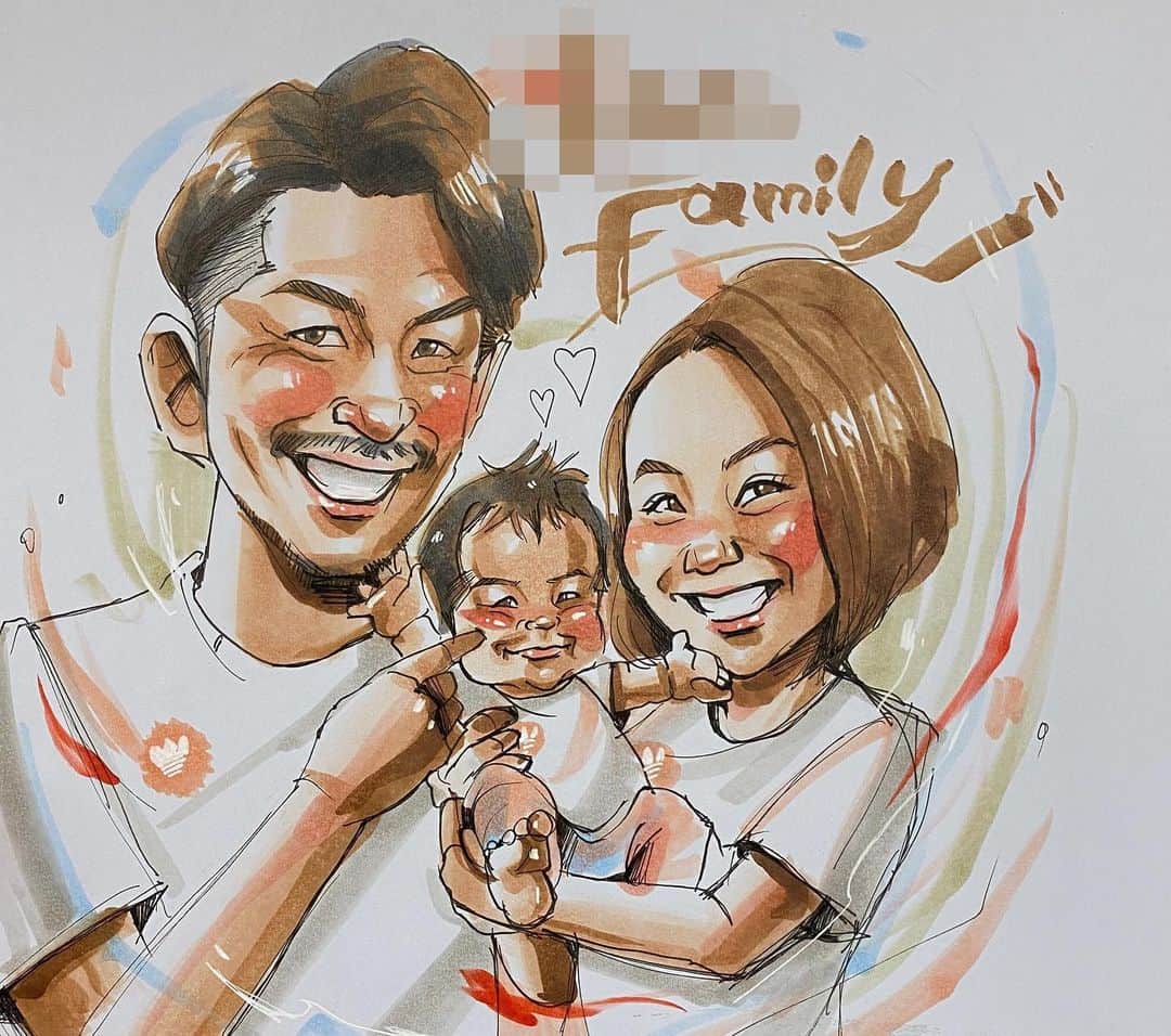 似顔絵★𝗚𝗢𝗥𝗜𝗞𝗜𝗡𝗚のインスタグラム：「. . 同じ方からの②枚目❤️❤️ . . #gorikingの小洒落てみたシリーズ  で、 今度は生まれて間もないお子様も一緒に3人で❤️❤️❤️ . . .  奥様も髪の毛も切って、 雰囲気が変わられてこれまた可愛かった❤️❤️❤️❤️ 赤ちゃんもたまらんーーー😭💕 赤ちゃんよかぁーーー🤱❤️ . . .  素敵なご依頼ありがとうございました❤️❤️ . . . ❌❌現在は、予約受付終了してます❌❌ 。 . . .  2020年度ご予約のお客✨ 現在25番までの方へ案内中です🌟✨💕 DMの確認いただきgmailへ返信宜しくお願い致します🙇‍♀️🌟✨✨ . . . .  次回の予約応募は、2020年のご予約分を書き終える予定の 来年春から夏頃の、、、予定です。 ※あくまでも予定なので前後します🙇‍♀️ . . . .  オーダー再開の際には 人数制限あるため必ず予約ができるわけではございません。 そのことも踏まえた上で 次回ご検討いただけると嬉しいです(^^) . . また、結婚式の使用を考えてくださる方も多いです✨  前々からお伝えしていますが、 基本的に予約順に対応しているため、 近々の納期を希望される方は、 対応できないこともあるので、 あらかじめご了承ください💦 . . . . . ※今回予約が取れた方へ※ . .  写真がまだ用意できてない、入金が遅れそうなど、状況により、順番が前後することもございます‼️ あらかじめご了承ください。 。 . . . また、芸能人、キャラクターのオーダー、パロディ風オーダーはお断りしています。  芸能人については、ご本人様に直接プレゼントなどはOKです。 . . . . . . 💰料金表は過去投稿記事みてね❤💰 . . . . . ➡️ハッシュタグ⇨ goriking117料金表2019⬅️ . . ✨✨✨✨✨✨✨✨✨✨✨✨✨✨✨✨ @by.goriking のアカウントでは、 過去書かせて頂いたお客様方からの、 似顔絵のその後のお写真をいただき、 投稿しております^ - ^❤️❤️ 玄関に飾ってある似顔絵、 渡した瞬間のお写真、 ご本人とのお写真などなど💕 いろんな場面でのお写真お待ちしております^ - ^✨⭐️ . . . .  #似顔絵#pencildrawing#drawing#pencil#illust#painting#art#artwork#絵描きさんと繋がりたい#似顔絵師#gorikingの似顔絵屋さん#おしゃれ#kids#子供#kidsfashion#お揃いコーデ#シンプル#仲良し家族#赤ちゃん#baby#赤ちゃんのいる生活#赤ちゃんのいる暮らし#babyfashion#オシャレ#comicart#anime#animeart#comicartist#animejapan」
