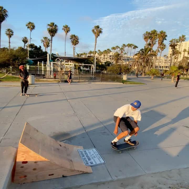 ルーイ・ロペスのインスタグラム：「Gangnemmmm 🤩🤩🤩| @volcomskate」