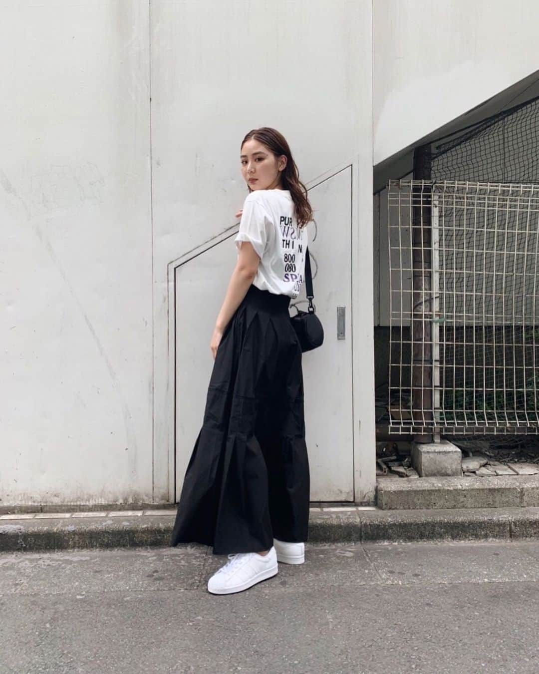 MOUSSY SNAPさんのインスタグラム写真 - (MOUSSY SNAPInstagram)「#MOUSSYSNAP @erika_mtzk 162cm ㅤㅤㅤㅤㅤㅤㅤㅤㅤㅤㅤㅤㅤ STUDIOWEAR PLEATED MAXI SKIRT(010DSE30-1110) STUDIOWEAR PURPLETHINGS TEE(010DSE01-0240) STUDIOWEAR LOGO MINI BAG(010DSE51-1610) #MOUSSYSTUDIOWEAR ㅤㅤㅤㅤㅤㅤㅤㅤㅤㅤㅤㅤㅤ #MOUSSY」6月26日 12時30分 - moussysnap