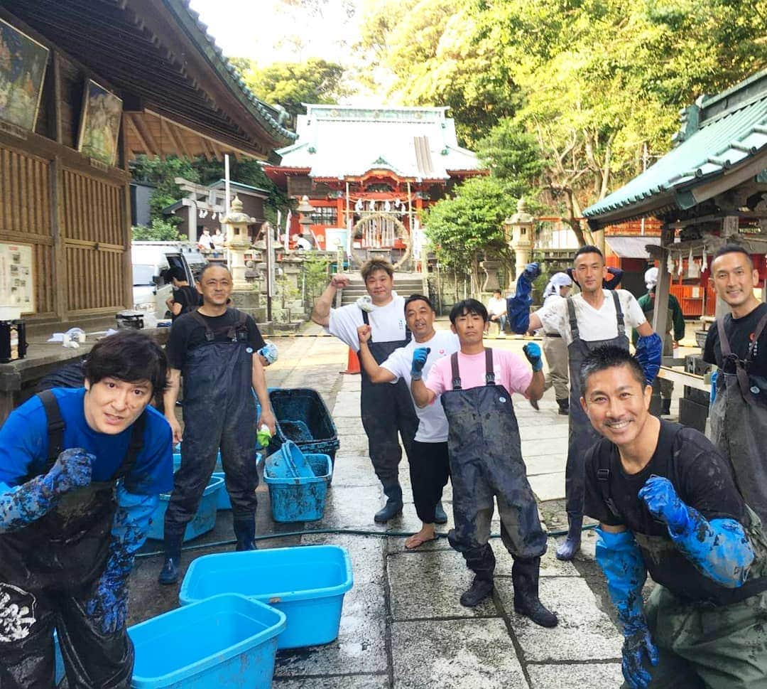 前園真聖さんのインスタグラム写真 - (前園真聖Instagram)「三崎港にある海南神社の池の水 を抜いてきました👍 テレビ東京「緊急SOS池の水ぜんぶ抜く大作戦」6/28(日)19:54~21:54オンエア #池の水ぜんぶ抜く  #海南神社 #三崎港 #前園真聖」6月26日 12時30分 - maezono_masakiyo