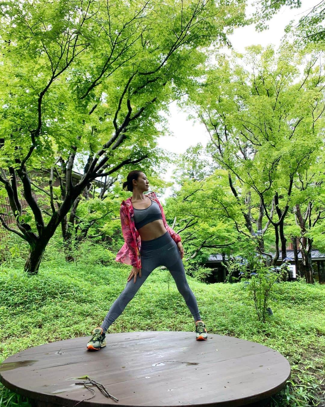 西内ひろさんのインスタグラム写真 - (西内ひろInstagram)「今日は1時間のランニングからスタート🏃‍♀️ #nature  #maditation #green  #自然 #無心 #瞑想 #朝活 @kaitabi20s  #界 #鬼怒川　#栃木　#温泉　#旅　#デトックス #三密避けた旅　　#ランニング #緑ある暮らし」6月26日 12時24分 - 0214hiro