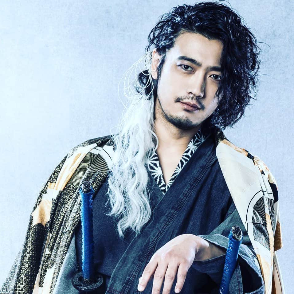 谷口賢志のインスタグラム：「舞台『死神遣いの事件帖－鎮魂侠曲－』ヴィジュアル公開。  #谷口賢志 #死神遣いの事件帖 #舞台 #演劇」