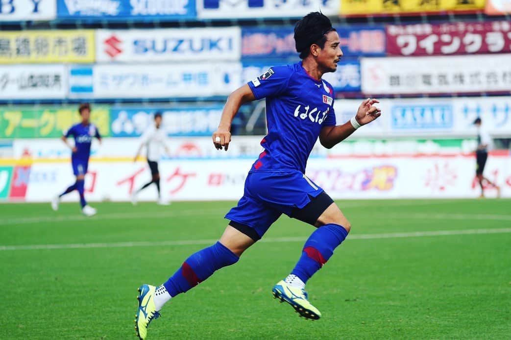 松田力のインスタグラム：「明日Jリーグ再開。  サッカーできることに感謝しながら精一杯闘って昇格できるように甲府のサポーターと共に頑張りたいと思います。  #jリーグ再開 #医療従事者に感謝 #サッカーできることに感謝 #サッカーできる幸せ #松田力 #ヴァンフォーレ甲府 #jleague #ventforetkofu」