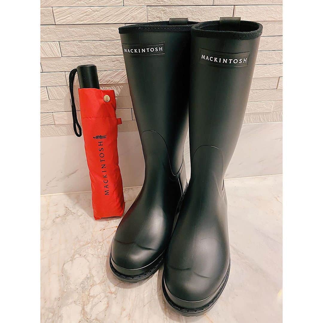 大出千尋のインスタグラム：「. @mackintoshofficial のレイングッツ❣️ . #mackintosh  #rainboots  #マッキントッシュ #レインブーツ」