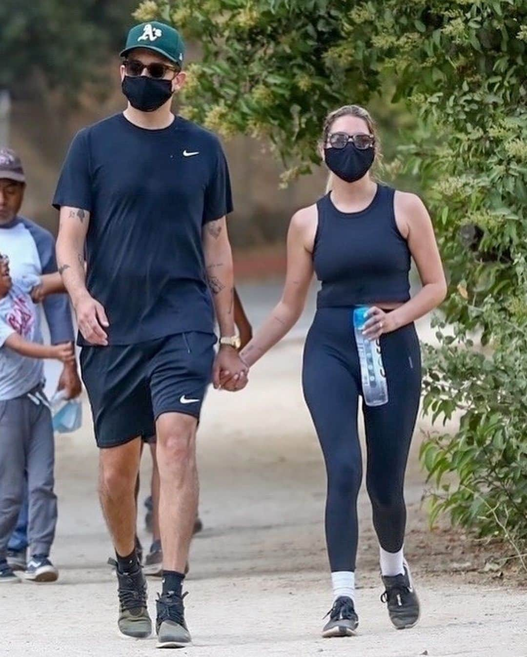 Just Jaredさんのインスタグラム写真 - (Just JaredInstagram)「@ashleybenson and @g_eazy hold hands while going for a hike in the hills of Los Angeles on Thursday afternoon #AshleyBenson #GEazy Photos: Backgrid」6月26日 13時14分 - justjared