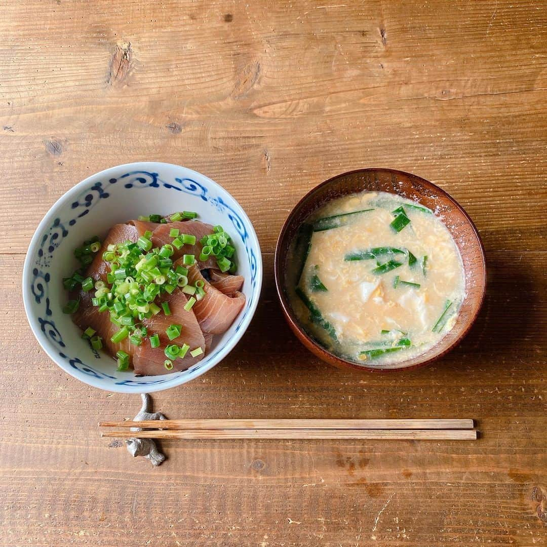 金巻ともこさんのインスタグラム写真 - (金巻ともこInstagram)「#ブリ漬け丼 #ニラ玉味噌汁 #おうちごはん #おうちごはん金巻」6月26日 13時06分 - tomotomoco