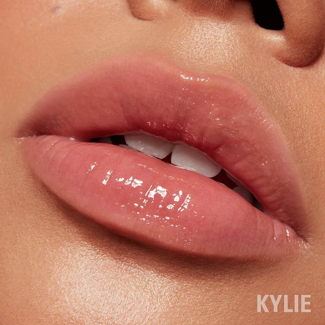 Kylie Cosmeticsさんのインスタグラム写真 - (Kylie CosmeticsInstagram)「#kendallxkylie lip blush and high gloss swatches! 💋 shop tomorrow morning 9am pst on kyliecosmetics.com ✨」6月26日 13時09分 - kyliecosmetics