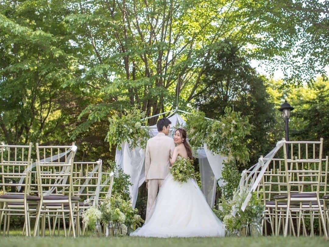 Yutorelo Karuizawa Hotelさんのインスタグラム写真 - (Yutorelo Karuizawa HotelInstagram)「❁世界に一つだけの結婚式❁ . ゆとりろ軽井沢では緑豊かなプライベートガーデンで 結婚式をあげることができます✨ ． 軽井沢の大自然に囲まれたガーデン挙式は 陽の光からも祝福される素敵な空間…💛 ． ゲストも少人数スタイルから大人数までと自由自在！ 人前式やキリスト教式、神前式などお好みの スタイルで挙式をあげることができます◎ ． 2017年にリニューアルした ステンドガラスが美しいアンジェロ教会では ワンちゃんも一緒にOK！ ． 披露宴会場も4会場からご選びできます ラグジュアリーな会場やガーデンでの披露宴も可能です！ ． お二人の願いを叶えるフリースタイル結婚式。 一生の思い出を「ゆとりろ軽井沢ホテル」で残しませんか？ ． #ゆとりろ軽井沢ホテル #軽井沢 #旧軽井沢 #中軽井沢 #避暑地 #温泉 #ホテル #旅行 #カップル #家族旅行 #軽井沢旅行 #女子旅 #夏 #自然 #フレンチ #結婚式　#結婚式場　#ガーデン挙式　#披露宴　#ガーデンウェディング #軽井沢観光  #小旅行 #summer #trip #karuizawa #japan #onsen　#travelgram #wedding #gardenwedding」6月26日 13時11分 - yutorelo_karuizawa