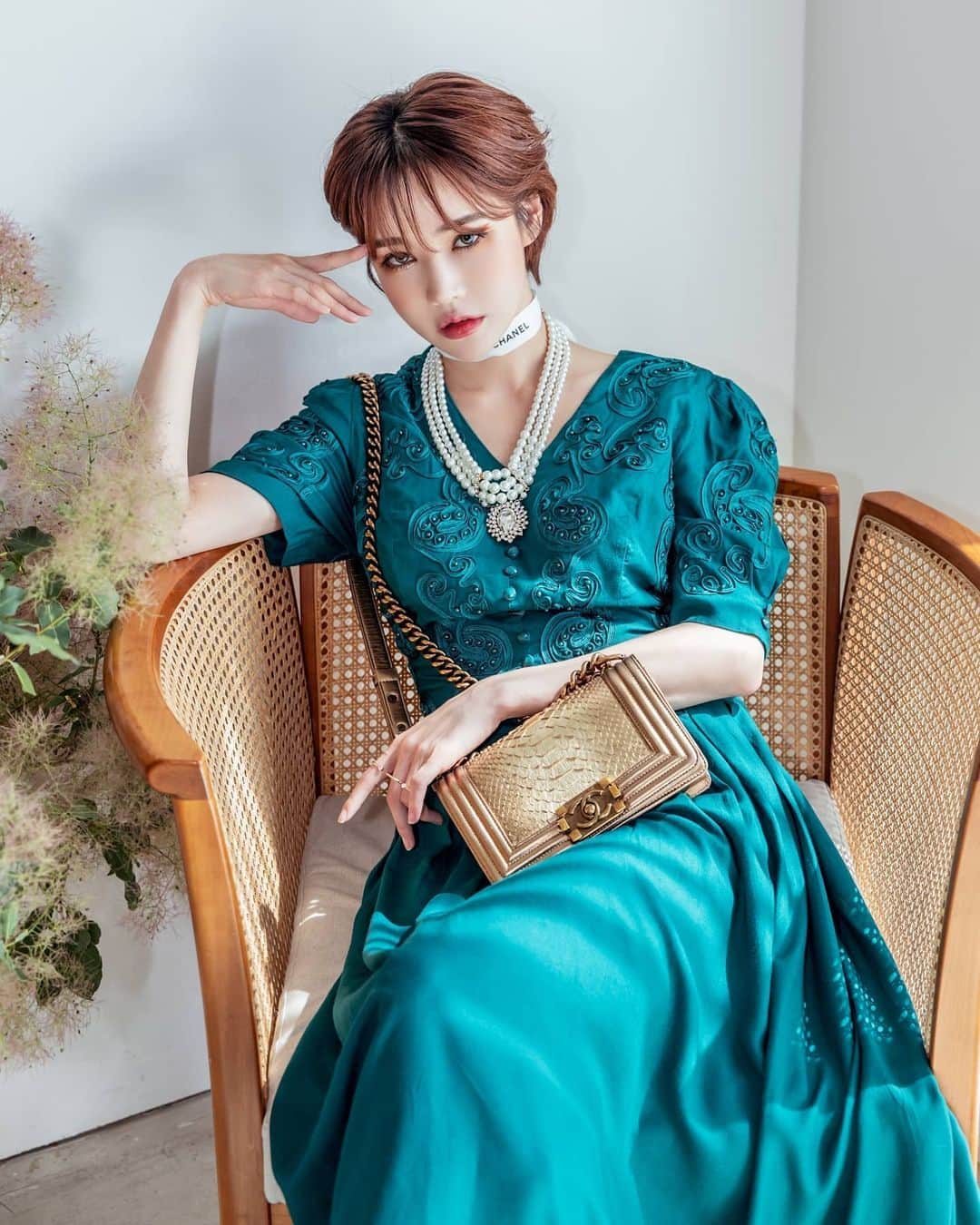 Han Ga Eunのインスタグラム：「맘에 드는 사진은 왜 아꼈다 푸는 것 일까 나만 그래? Photo @bongjunsong_90 . . #사진 #모델 #photography #model #chanel #샤넬 #dress」