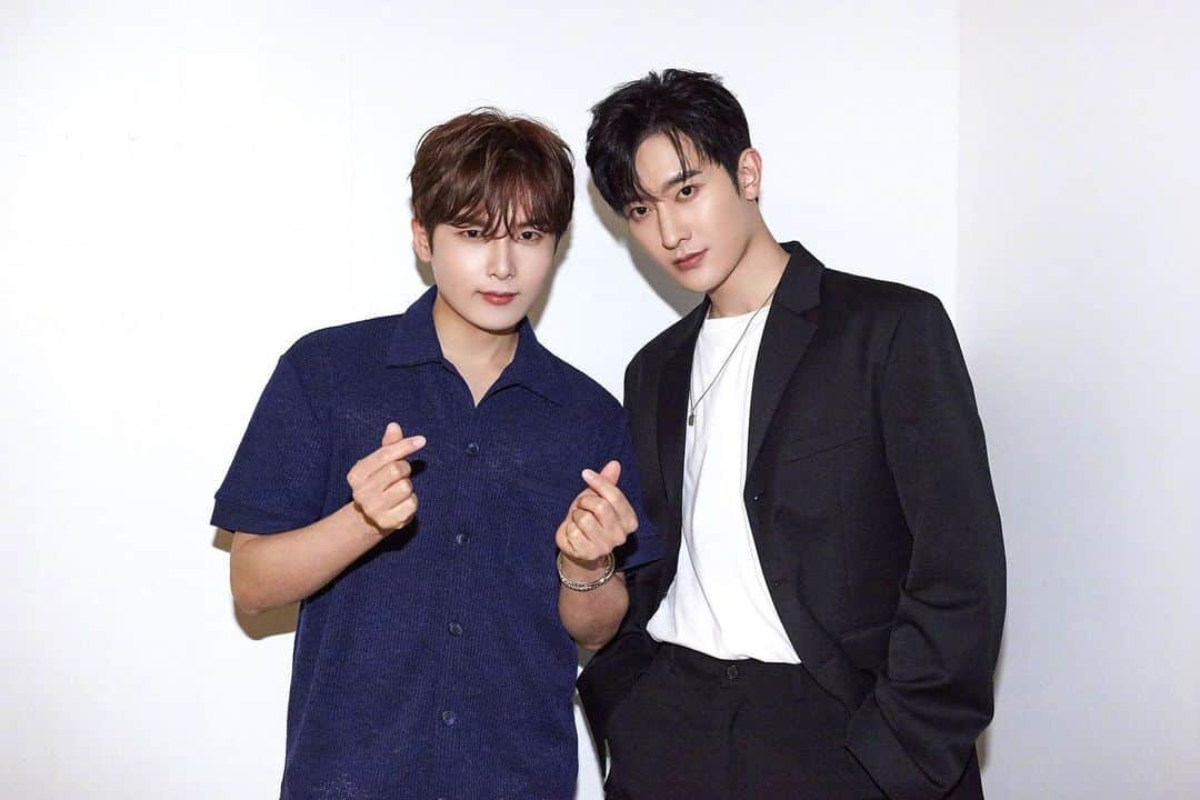 チョウミさんのインスタグラム写真 - (チョウミInstagram)「✨ #ZHOUMI’s #StarryNight live clip with #RYEOWOOK to be released today at 8PM KST! 🌃 The sentimental ballad of two people at a room in the middle of a city full of neon signs 🎬 Check out the video today via the SMTOWN YouTube & SMTOWN Naver TV channel!  #조미 #려욱」6月26日 13時58分 - zhouzhoumi419