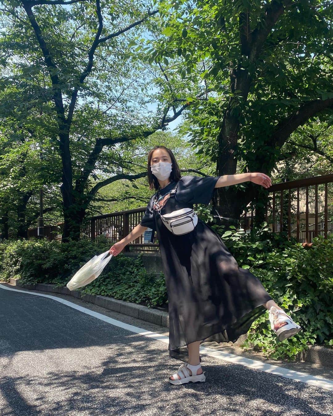 池上紗理依さんのインスタグラム写真 - (池上紗理依Instagram)「あっついよーーーー 水分補給わすれずにっ 袋の中身はお花たち。振り回してごめんね」6月26日 13時54分 - sarii_ikegami