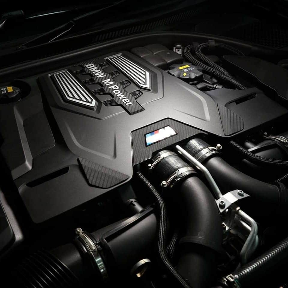 BMW Thailandさんのインスタグラム写真 - (BMW ThailandInstagram)「บุคลิกที่สะท้อนความแรงอย่างชัดเจนใน BMW M5 พร้อมให้คุณสัมผัสด้วยตัวเองวันนี้ ลงทะเบียนเพื่อรับข้อเสนอพิเศษ : https://bit.ly/2YfXREm  Exterior: Black Sapphire Interior: Full leather 'Merino' Aragon Brown  Engine: 4,395cc / 600HP, 750Nm / M TwinPower Turbo V8 petrol engine Transmission: 8-speed M Steptronic Sport transmission with Drivelogic 0-100 km/h: 3.4 s  Details: - 20" M light alloy wheels Double-spoke - Adaptive M suspension - M-specific xDrive with active M differential - Glass roof - Soft-close function for doors - Roller sunblind - BMW Display Key - Trim: Aluminium Carbon structure with highlight trim finishers Pearl Chrom - Individual headliner Alcantara Anthracite - BMW Head-Up Display - Harman Kardon Surround Sound system - BMW gesture control - Surround view camera  สอบถามข้อมูลเพิ่มเติมได้ที่ - BMW Contact Center : 1397 - Line : @BMWLeasing : https://lin.ee/e8LSXa4  และรุ่นอื่น ๆ ที่น่าสนใจ M2 Competition/M4 CS/M4/M5/i3s/i8/i8 Roadster  #BMWTH #BMWM #THEM5」6月26日 14時05分 - bmwthailand