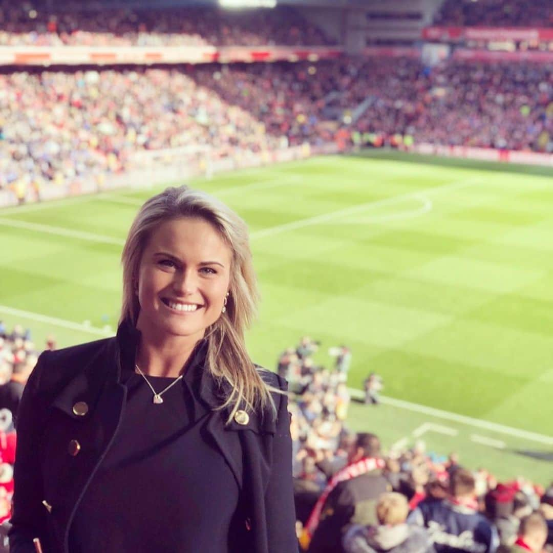 カーリー・ブースさんのインスタグラム写真 - (カーリー・ブースInstagram)「#YNWA @liverpoolfc ❤️ #premierleague #football」6月26日 14時17分 - carlyabooth