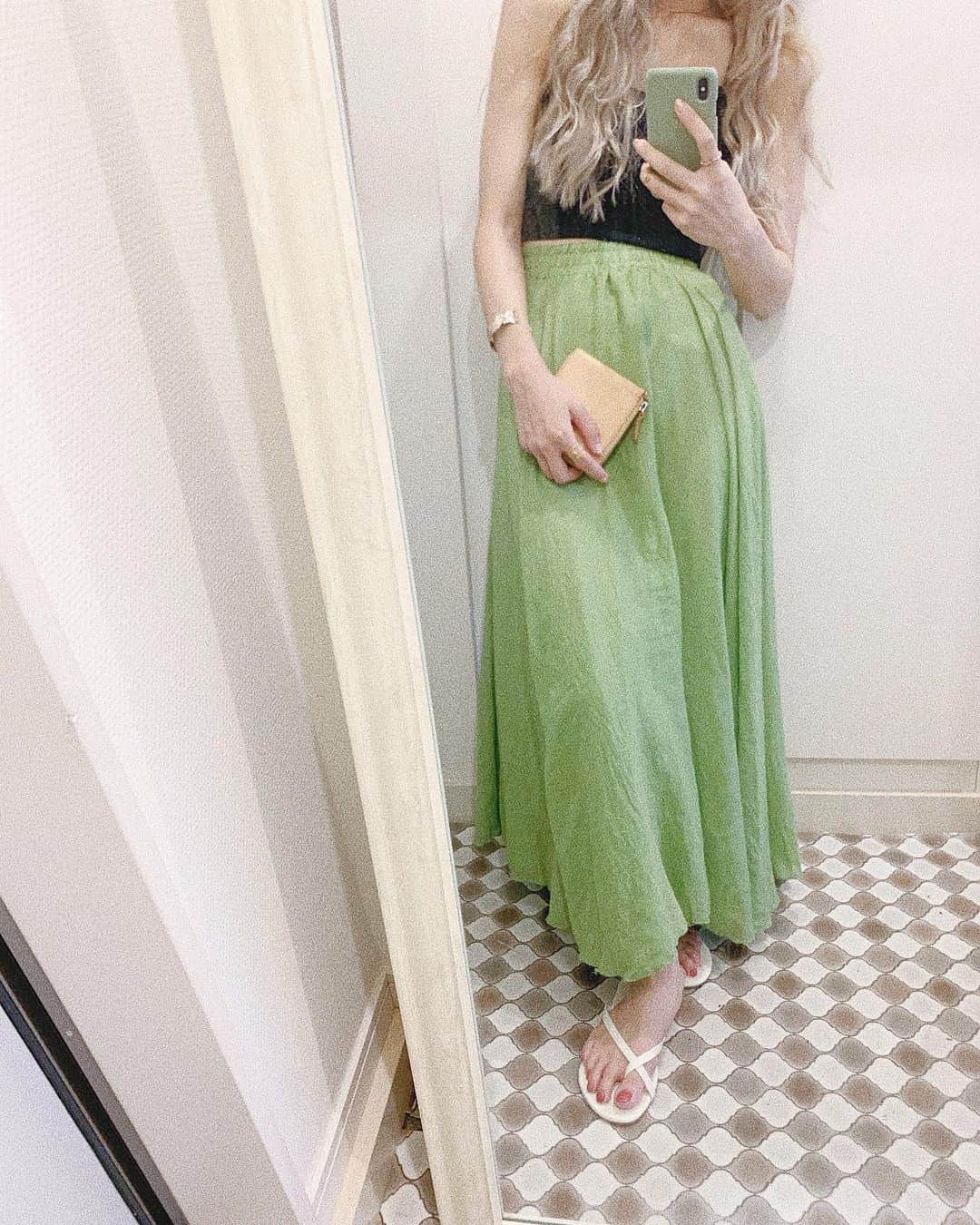 中谷愛のインスタグラム：「今日のふく..❤︎ 夏はこうゆう色着たくなる🍐 #ai__code  #fifth #fifthtl #フィフス #楊柳カラーフレアスカート #カジュアル #スカート #スカートコーデ #平均身長コーデ @fifth_store」