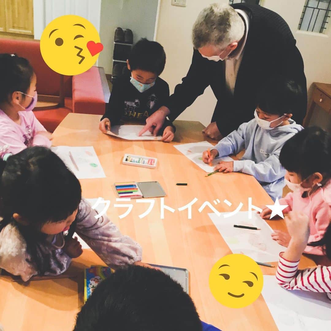 ユーロ英会話クラブのインスタグラム：「【スプリングスクールを開催しました🌸】﻿ ﻿ ちょっと前の3月の話、﻿ スプリングスクールでいろいろなイベントをしました😊﻿ ﻿ この日は長久手校の季節のクラフトイベント✂️﻿ 春らしい飾りをつくりました🌷﻿ ﻿ みんな上手にできました🎵﻿ ﻿ ＝＝＝＝＝＝＝＝＝＝＝＝＝＝﻿ サチフル英会話クラブ﻿ http://sachifull.com/﻿ ☎0561-58-9450（代表） ﻿ 長久手本校 (長久手アピタ北側出口　徒歩1分)﻿ ●ベビークラス●キッズクラス●大人クラス﻿ 東浦校 (石浜駅　徒歩3分)﻿ ●キッズクラス●大人クラス﻿ ＝＝＝＝＝＝＝＝＝＝＝＝＝＝ ﻿ ﻿ #英語 #英会話 #英会話教室 #英会話スクール #キッズ英会話 #キッズイングリッシュ #英語の勉強 #べびー #ベビー #子供 #子ども #キッズ #学生 #英会話初心者 #英語の勉強垢 #子供英会話 #社会人の勉強垢 #海外旅行 #留学 #studyenglish #instastudy #長久手 #東浦 #サチフル英会話クラブ #サチフル #2019年 #イベント #工作 #クラフト #スプリングスクール」