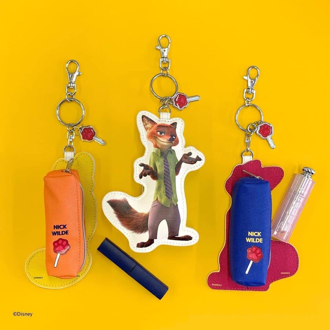 のインスタグラム：「いよいよ明日発売🦊✨ リップポーチはチャームがアイスになってリニューアルしたデザインと、新しいデザインの3種類を発売します🦊 どの顔も男前で選べない…💦 ※お一人様1会計につき1アイテム１つの個数制限有り ※6月29月より在庫制限解除、取り置き🆗 ※店舗によって入場制限等、オペレーションは異なりますので、取り扱い店舗へお問い合わせください☎️ ※各店舗の開店時間、取扱店舗に関してはキデイランドHPを確認してください💻 #kiddyland #キデイランド #zootopia #ズートピア #nickwilde #ニックワイルド  #ニック #judyhopps #ジュディホップス  #ジュディ #🦊🐰 #disney #ディズニー #2020年6月27日発売」