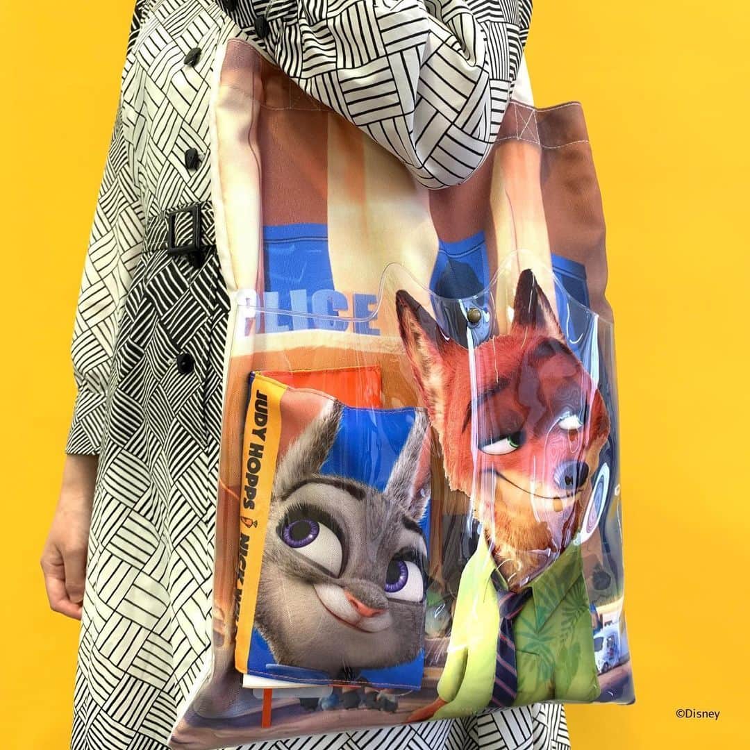 KIDDY LAND officialさんのインスタグラム写真 - (KIDDY LAND officialInstagram)「明日(6/27)発売のダイカットクッションはギュッと抱きしめられるかわいいサイズ❤️ トートバッグは表がクリアポケットがついてるので📙を入れたり缶バッチを付けたり…🧡 アレンジして使って欲しい🦊 ※お一人様1会計につき1アイテム１つの個数制限有り ※6月29月より在庫制限解除、取り置き🆗 ※店舗によって入場制限等、オペレーションは異なりますので、取り扱い店舗へお問い合わせください☎️ ※各店舗の開店時間、取扱店舗に関してはキデイランドHPを確認してください💻 #kiddyland #キデイランド #zootopia #ズートピア #nickwilde #ニックワイルド  #ニック #judyhopps #ジュディホップス  #ジュディ #🦊🐰 #disney #ディズニー」6月26日 15時02分 - kiddyland_co.jp