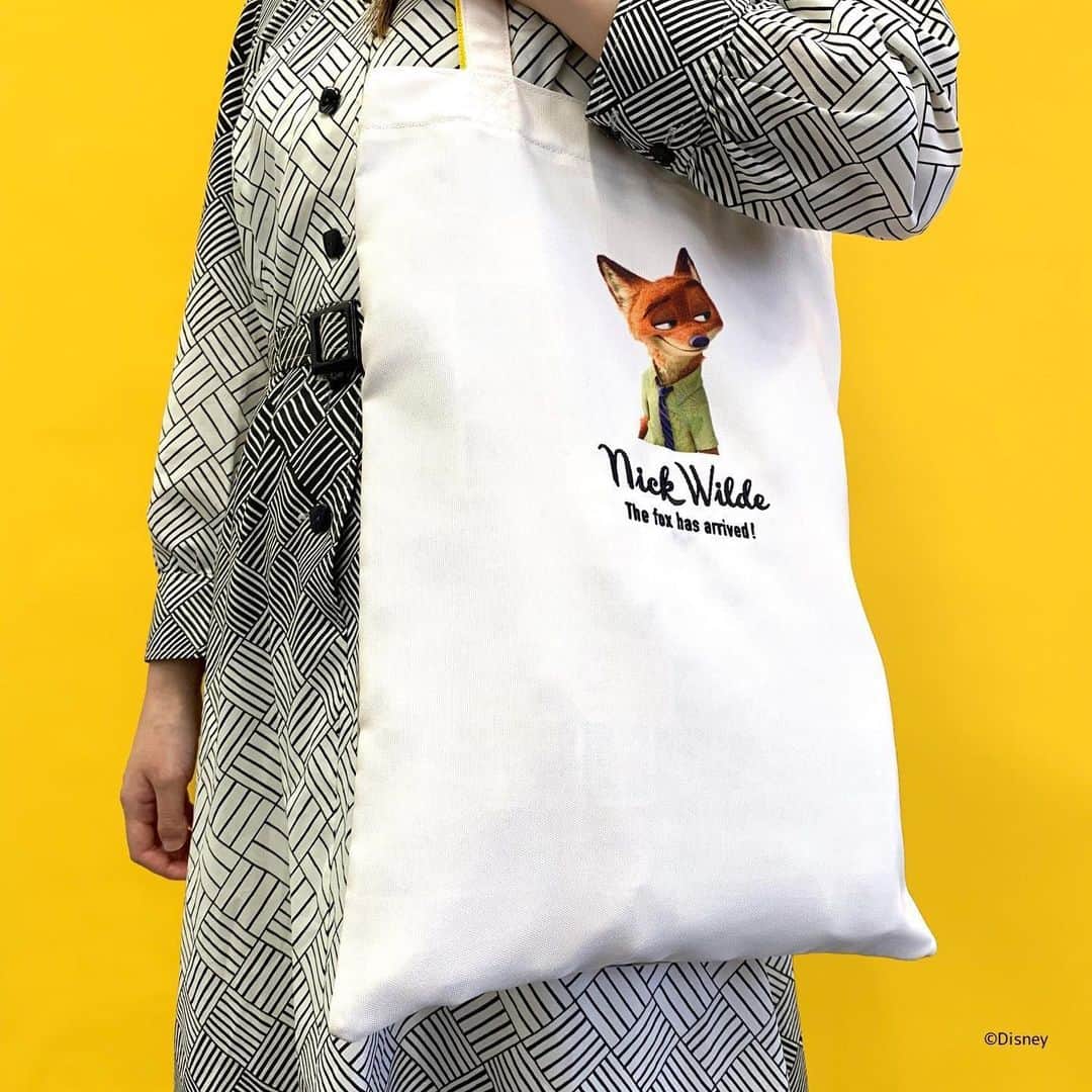 KIDDY LAND officialさんのインスタグラム写真 - (KIDDY LAND officialInstagram)「明日(6/27)発売のダイカットクッションはギュッと抱きしめられるかわいいサイズ❤️ トートバッグは表がクリアポケットがついてるので📙を入れたり缶バッチを付けたり…🧡 アレンジして使って欲しい🦊 ※お一人様1会計につき1アイテム１つの個数制限有り ※6月29月より在庫制限解除、取り置き🆗 ※店舗によって入場制限等、オペレーションは異なりますので、取り扱い店舗へお問い合わせください☎️ ※各店舗の開店時間、取扱店舗に関してはキデイランドHPを確認してください💻 #kiddyland #キデイランド #zootopia #ズートピア #nickwilde #ニックワイルド  #ニック #judyhopps #ジュディホップス  #ジュディ #🦊🐰 #disney #ディズニー」6月26日 15時02分 - kiddyland_co.jp