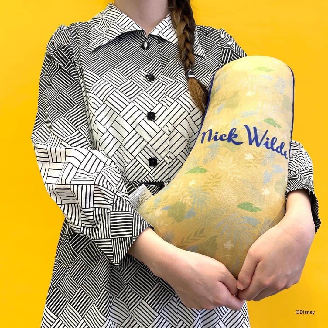 KIDDY LAND officialさんのインスタグラム写真 - (KIDDY LAND officialInstagram)「明日(6/27)発売のダイカットクッションはギュッと抱きしめられるかわいいサイズ❤️ トートバッグは表がクリアポケットがついてるので📙を入れたり缶バッチを付けたり…🧡 アレンジして使って欲しい🦊 ※お一人様1会計につき1アイテム１つの個数制限有り ※6月29月より在庫制限解除、取り置き🆗 ※店舗によって入場制限等、オペレーションは異なりますので、取り扱い店舗へお問い合わせください☎️ ※各店舗の開店時間、取扱店舗に関してはキデイランドHPを確認してください💻 #kiddyland #キデイランド #zootopia #ズートピア #nickwilde #ニックワイルド  #ニック #judyhopps #ジュディホップス  #ジュディ #🦊🐰 #disney #ディズニー」6月26日 15時02分 - kiddyland_co.jp
