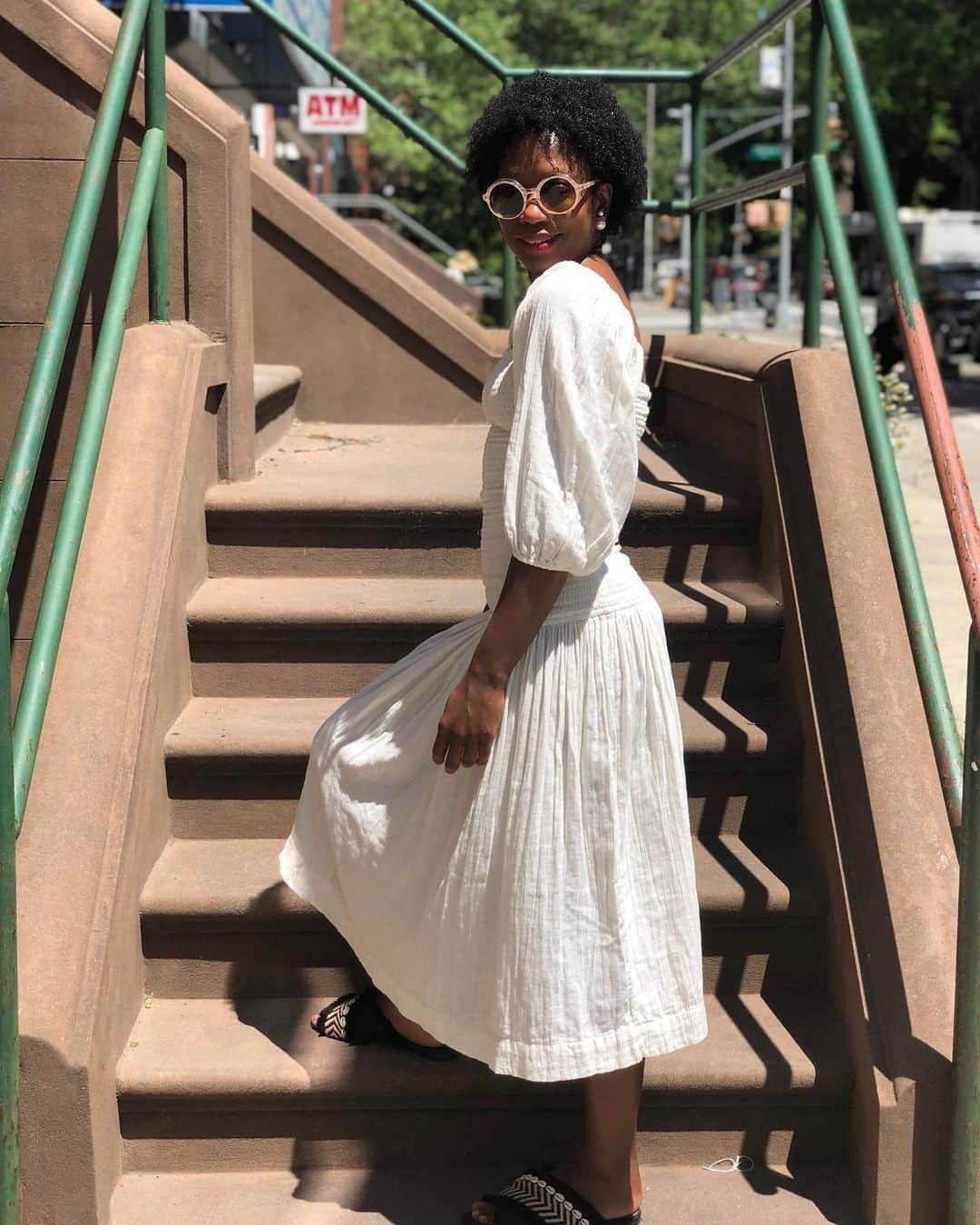 MATCHESFASHION.COMさんのインスタグラム写真 - (MATCHESFASHION.COMInstagram)「Capture a balmy vacation mood like @lifebyjaynee with a neutral palette and soft detailing from @shoprhode. We love to see how you’re styling your warm weather wardrobe – head to the link in bio for more from our community, and make sure to share your images by tagging @MATCHESFASHION and #CheckingIn.」6月27日 0時35分 - matches