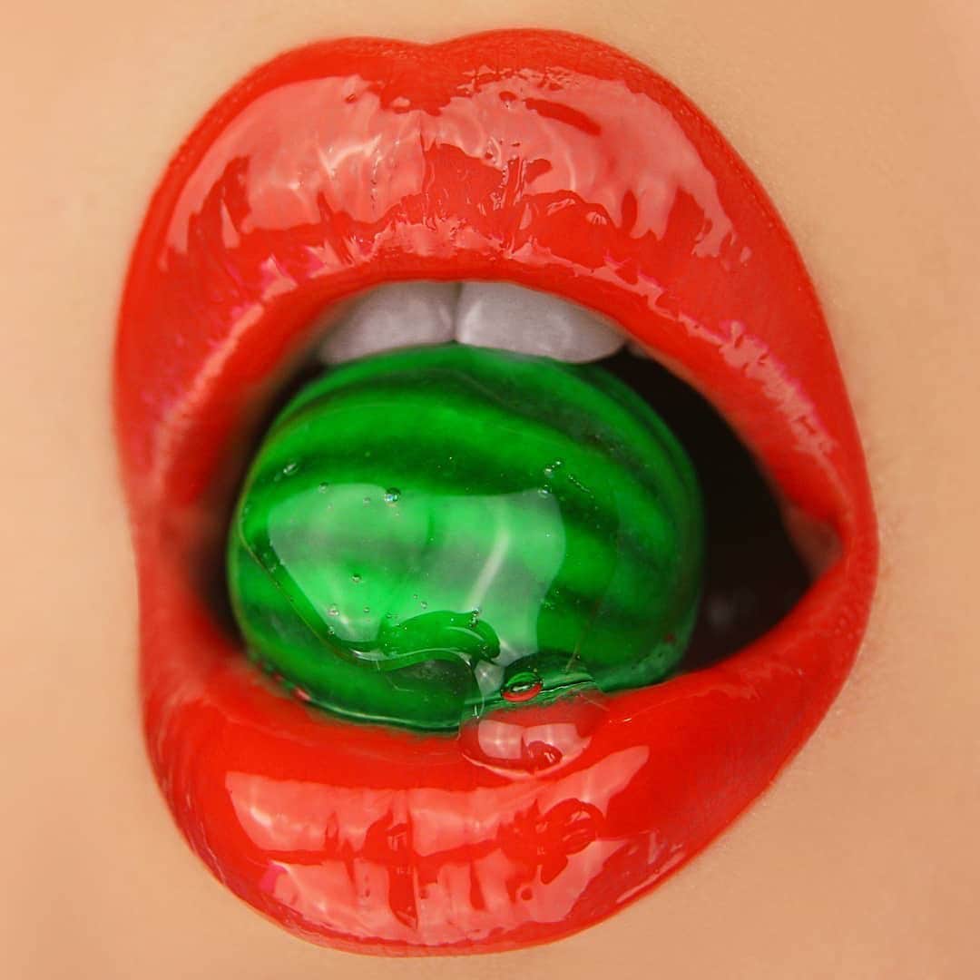 Revlonさんのインスタグラム写真 - (RevlonInstagram)「Watermelon lip bliss 🍉 Make it happen with #SuperLustrous #TheGloss in Fiery Spirit (314) . 📷 @zodieac」6月27日 0時32分 - revlon
