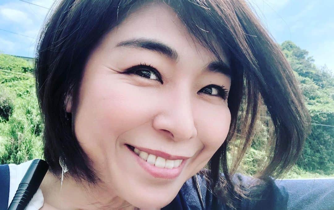 のインスタグラム：「今日も一日 お疲れ様です😊✨ 明日は、kbcラジオ 「サタカン」📻 梅雨の晴れ間は、嬉しいけど…  暑いね😵💦 体調壊さないように、 明日も頑張ろっ😊✨ https://ameblo.jp/marimaricocoa/entry-12607093199.html  #真璃子」