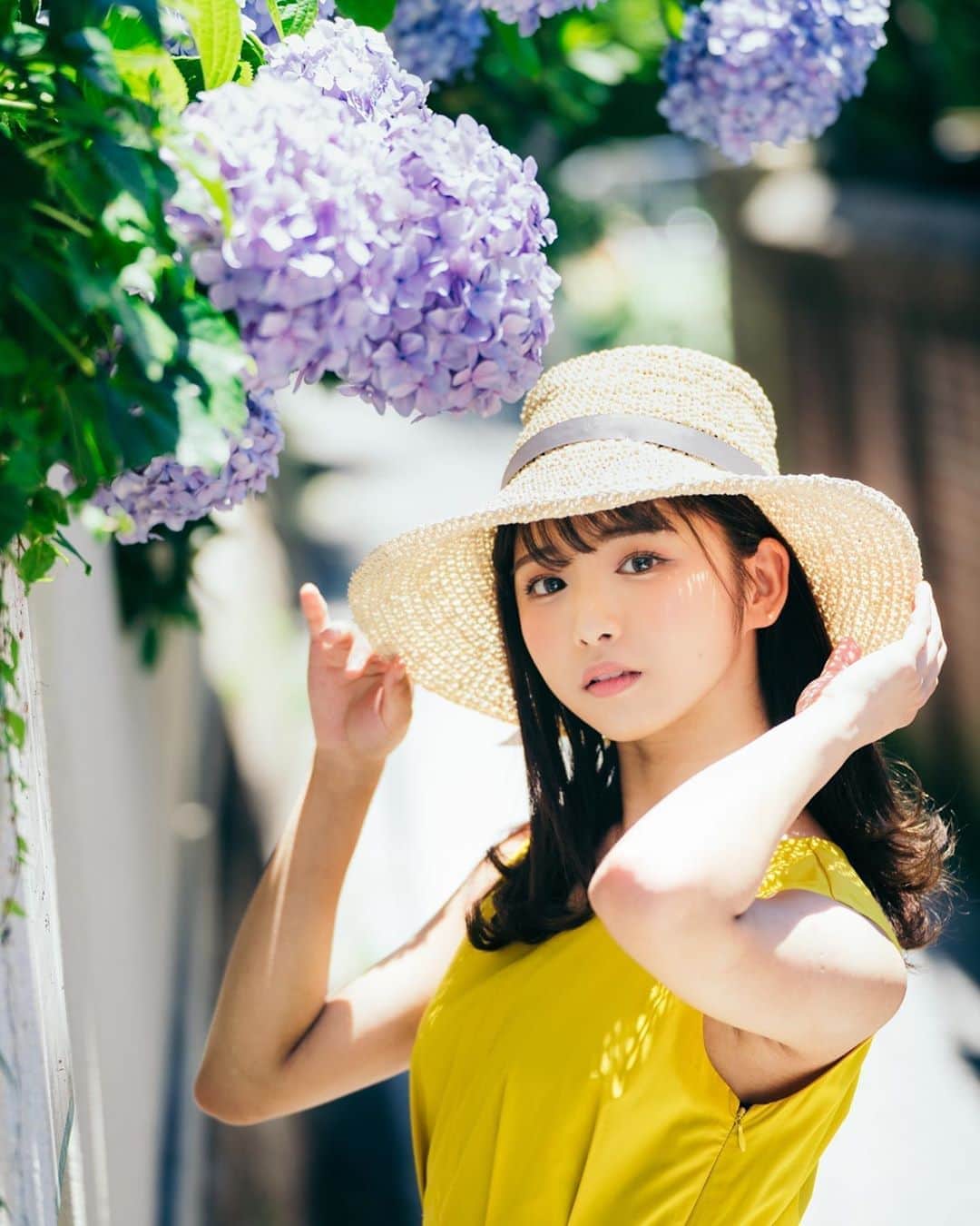 山本ゆうかさんのインスタグラム写真 山本ゆうかinstagram 紫陽花綺麗過ぎんか 麦わらも黄色の ワンピースも夏らしくて最高 黄色ワンピース 麦わら帽子 麦藁帽子 夏の思い出 紫陽花 神戸北野 北野異人館 アジサイ