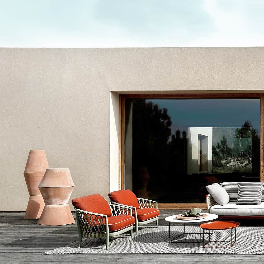 B&B Italiaさんのインスタグラム写真 - (B&B ItaliaInstagram)「Ribes by B&B Italia strikes again: the modular seating system designed by Antonio Citterio is among the 2020 winners of the prestigious #EDIDA - Elle Deco International Design Awards. . #bebitalia #furnituredesign #EDIDA2020 #EDIDA #mgalleryhotels @antoniocitterio_patriciaviel」6月27日 1時02分 - bebitalia